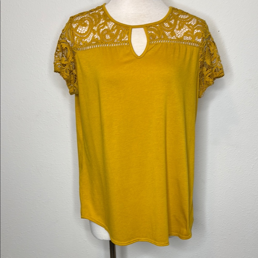 Perseption size Medium Gold Embellished Cut Out Blouse